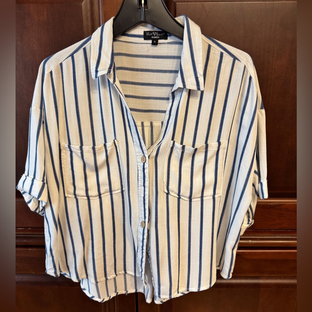 NWOT Velvet Heart XL button down top, white/navy stripes.